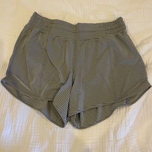Lululemon high rise hotty hot short 4” size 8